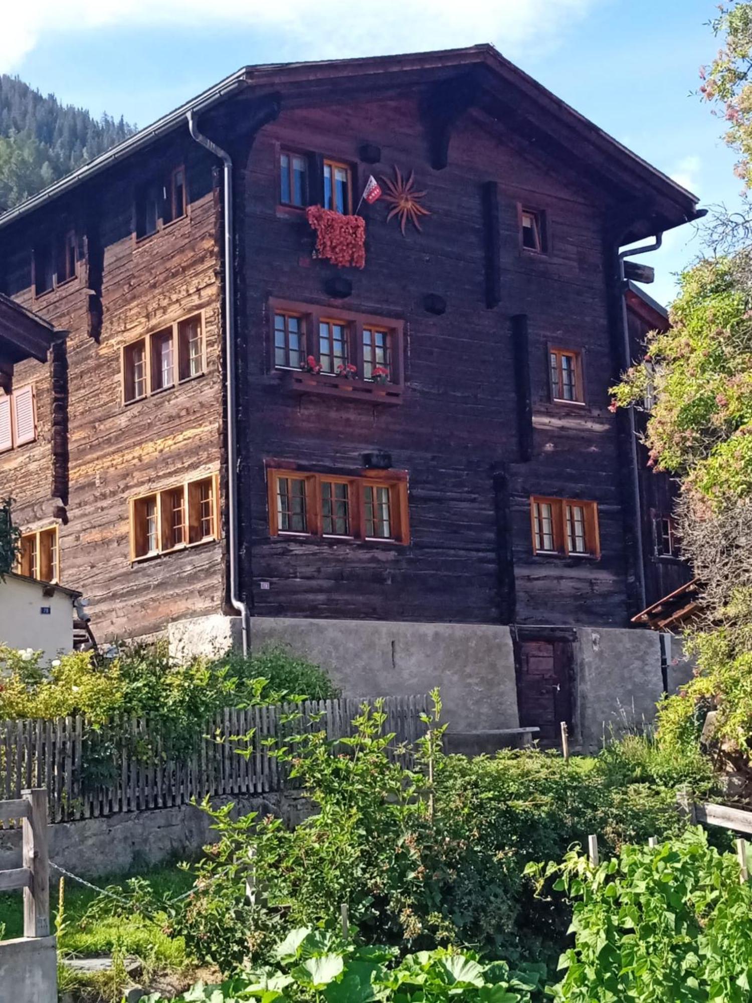 Heimeliges Walliserhaus Fiesch Zewnętrze zdjęcie